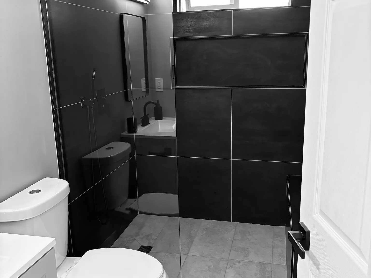 6126 Loukelton Cir — Photo 3