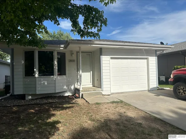 2000 NW 54th St, Lincoln, NE 68528