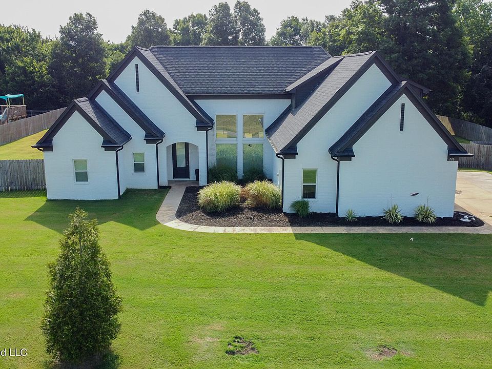 1st image of 730 Moore Loop