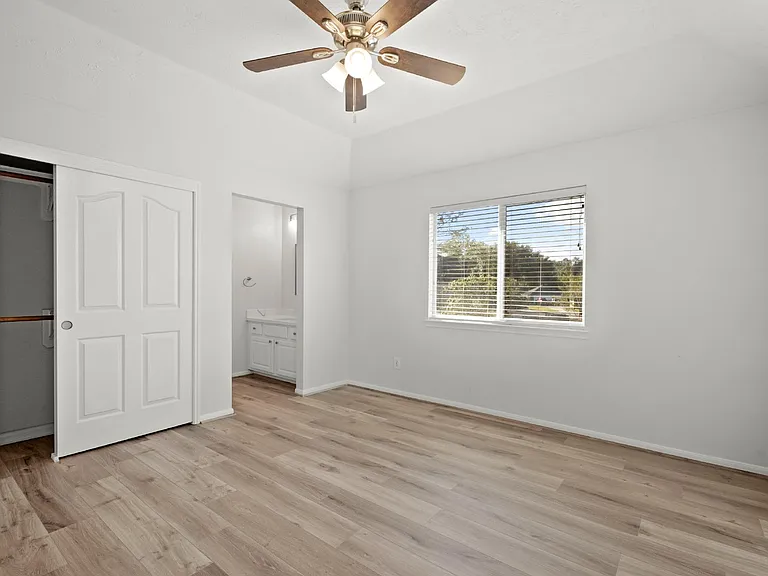 308 Meadow Trail Ct — Photo 2