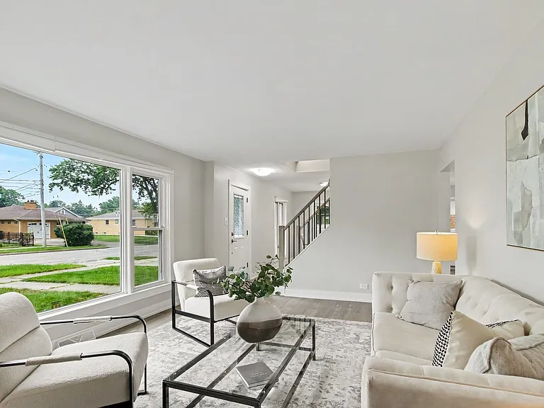 538 N Broadway Ave — Photo 3