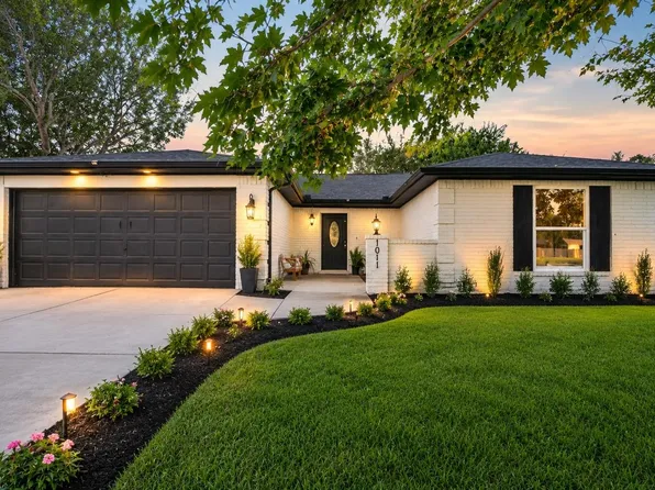 1011 Kensington Dr, Pearland, TX 77584