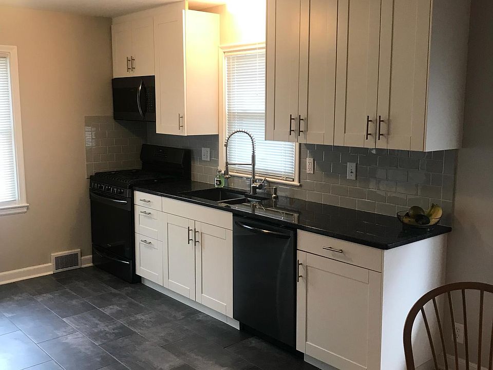 1st image of 301 E Chateau Pl