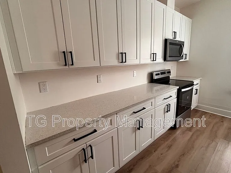 30 Sanford St #B — Photo 7