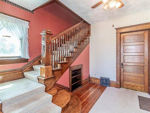 3rd image of 609 Union St