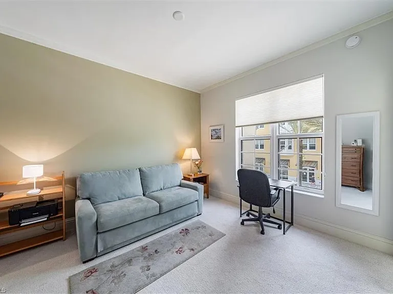 5068 Annunciation Cir #4210 — Photo 19