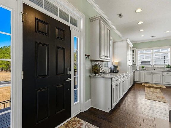 2nd image of 228 Wahee Pl.