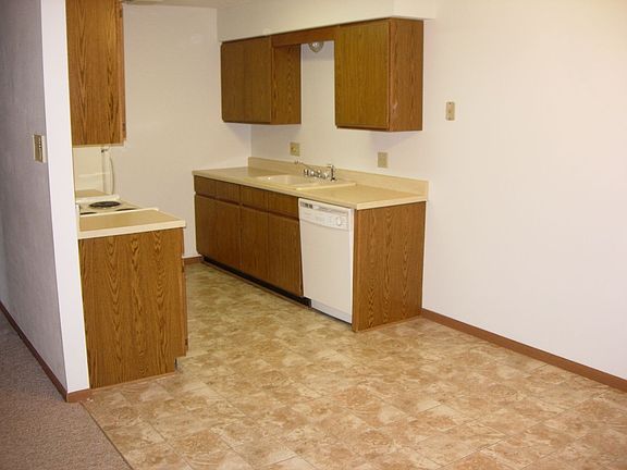 2nd image of 1935 Sylvan Way #4