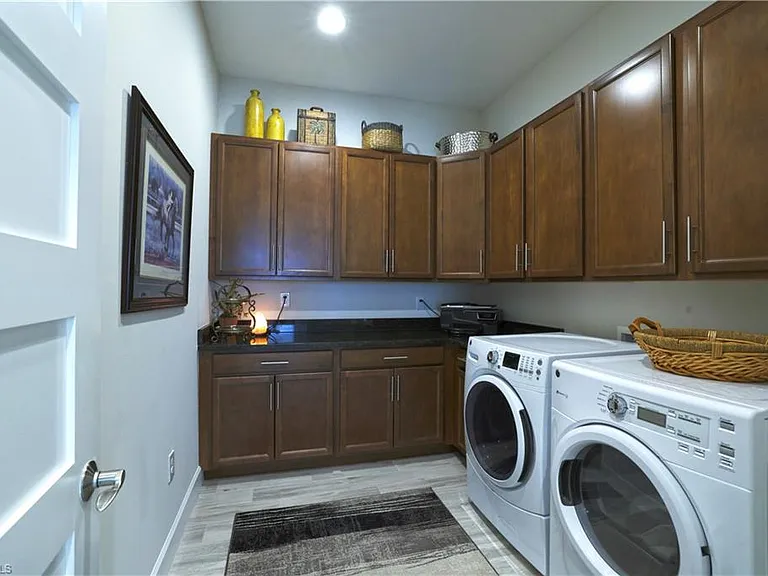 5831 Haiti Dr — Photo 15