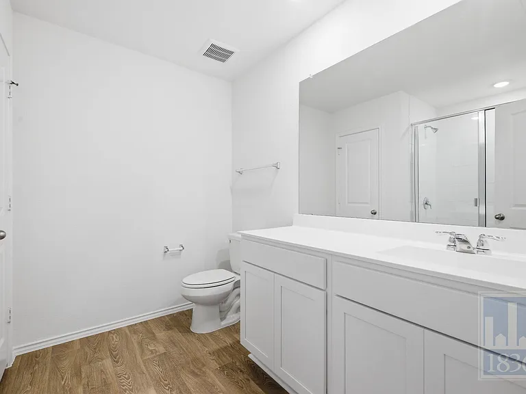 306 Constanza Trl — Photo 15