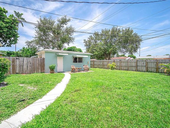 3rd image of 261 SW 15th St #1