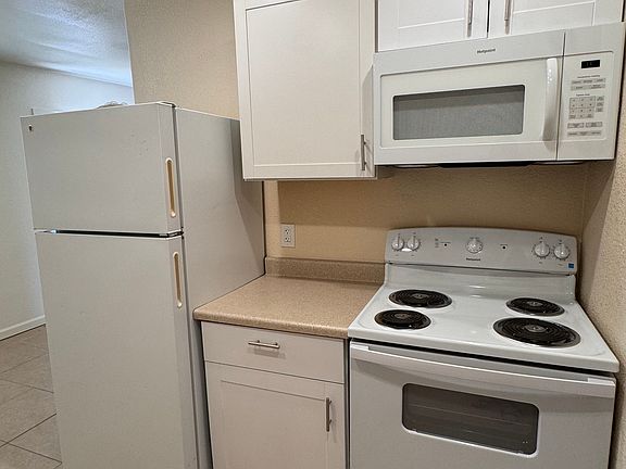 3rd image of 1001 Elledge Dr #5