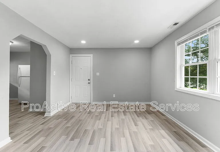 1415 Commerce Ave #1 — Photo 6