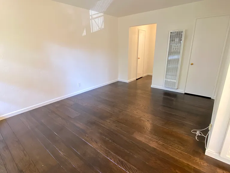 335 Adams St #4 — Photo 3