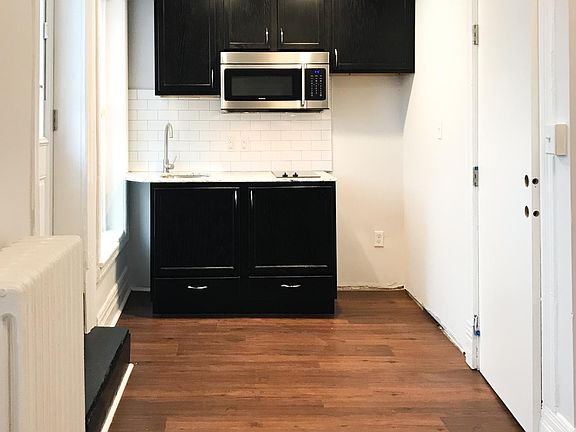 3rd image of 240 Richmond Ave APT 4
