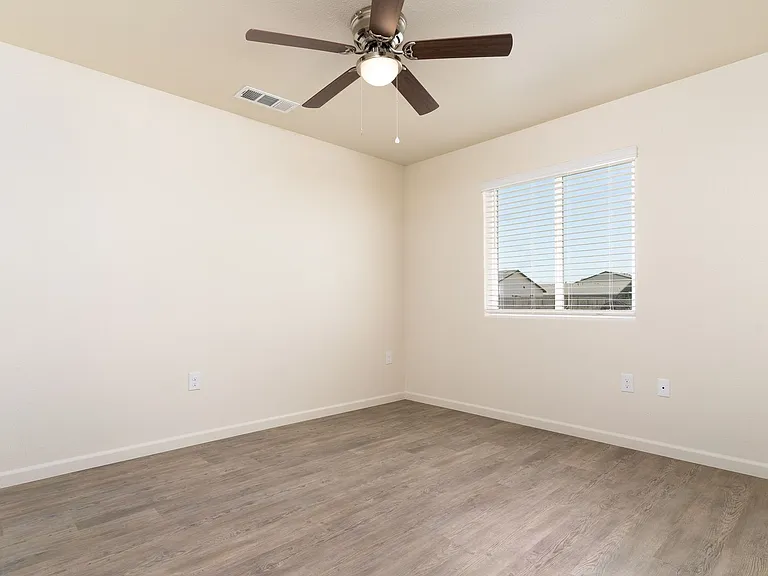 2467 Oakmont Cir — Photo 10