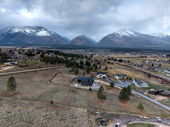 4th image of 844 Cochise Way