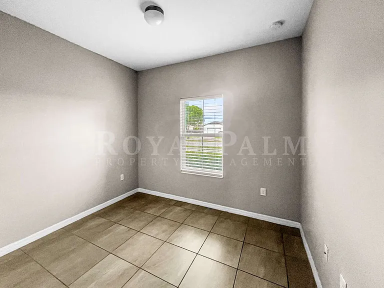 1322 Trafalgar Pkwy — Photo 14