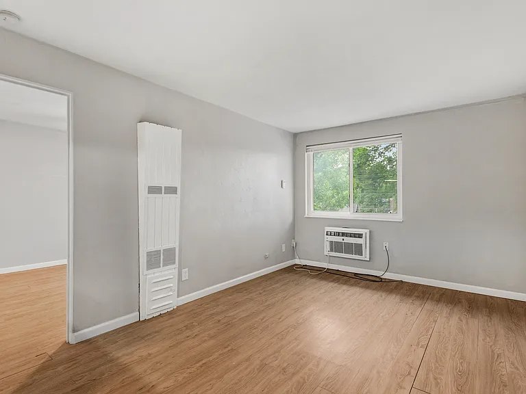 7459 Williams Ave — Photo 2