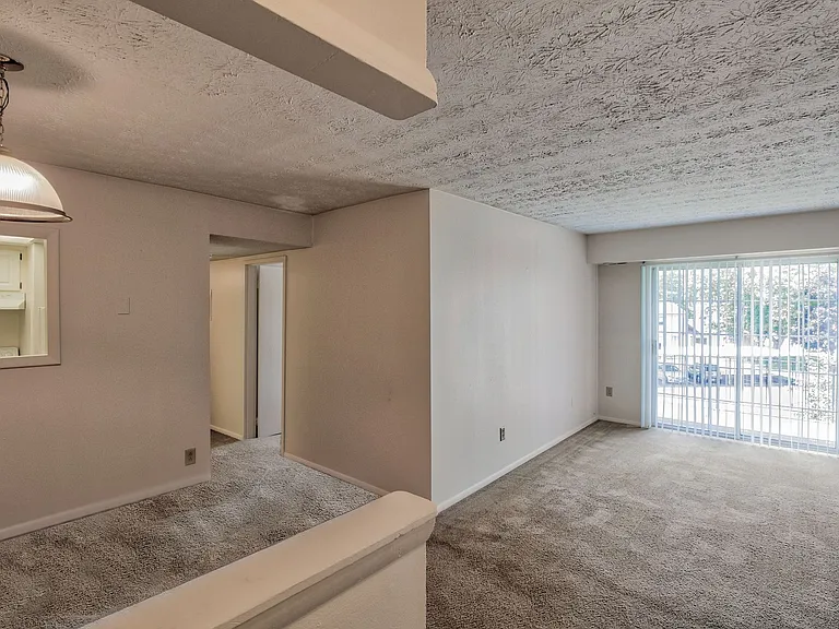 Windsor Gardens Apartments — Photo 1