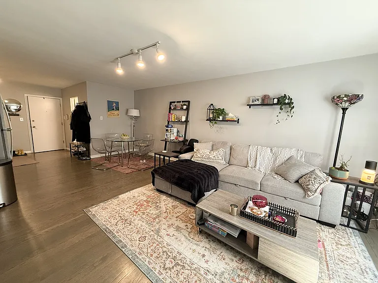2827 N. Clark St. — Photo 4
