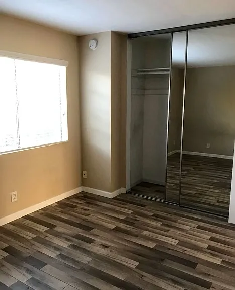 555 E Olive Ave — Photo 16