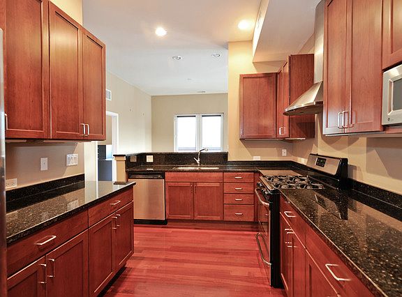 5th image of 1600 W North Ave #403