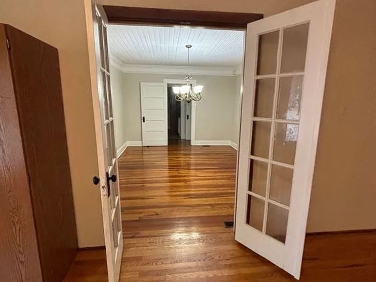 521 N Howard Ave — Photo 9