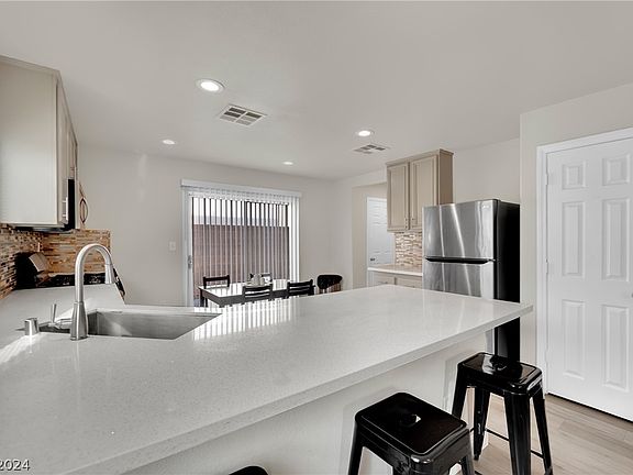 5th image of 4228 Glorious Linda Ct