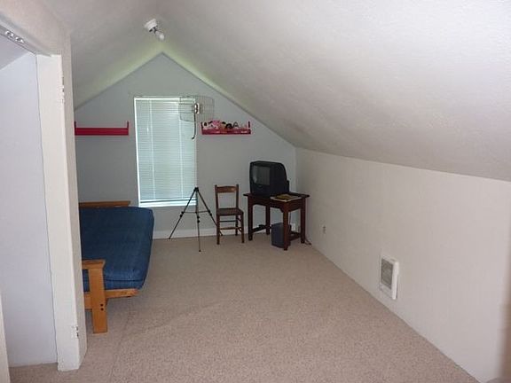 5th image of 4625 SE 51st St