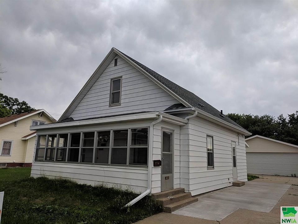 1st image of 120 E 18th St