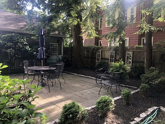 4th image of 1083 Walnut St