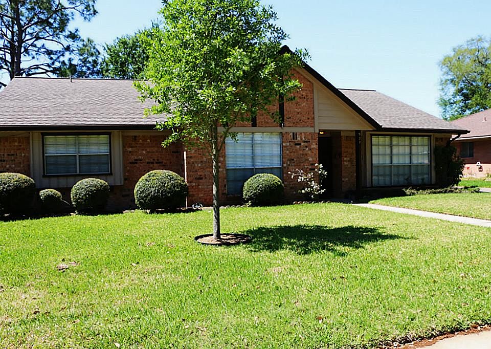 1st image of 922 Circle Bend Dr