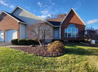 19 Dogwood Ln, Loudonville, NY 12211