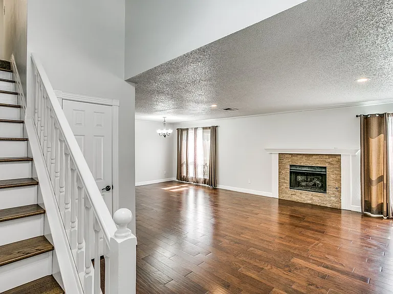 2204 Winslow Ct — Photo 4