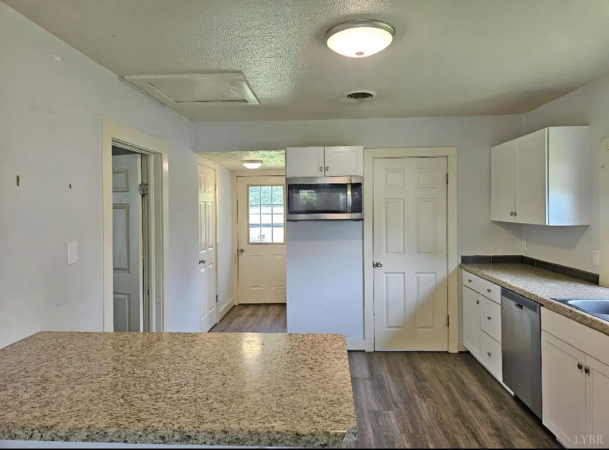 2 bed, 1.5 bath, 816 sqft, $1,450 — Photo 3