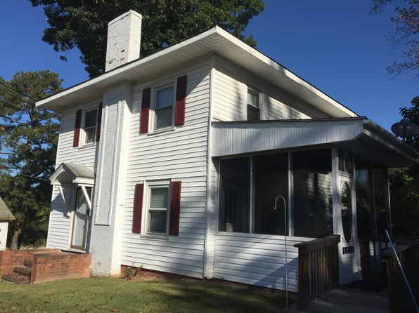 166 W Elm St, Mount Airy, NC 27030