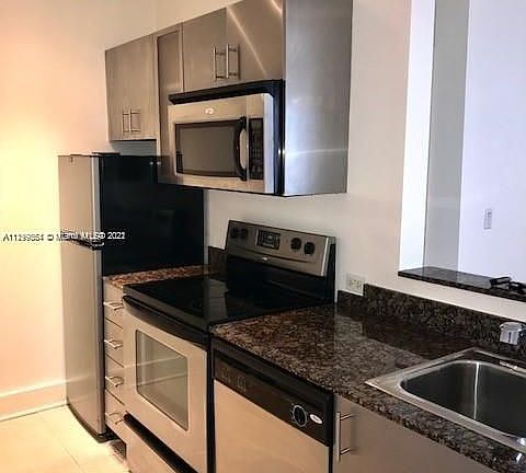 3rd image of 1000 Meridian Ave APT 4