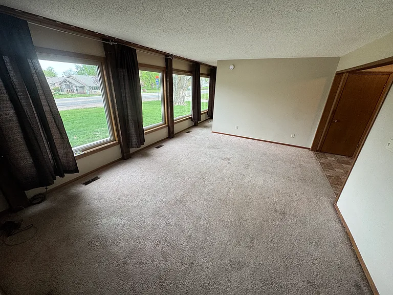 213 7th St NE #3 — Photo 3