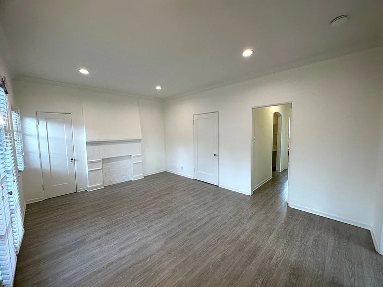 Vintage Style 1+1 - New Kitchen Appliances, Plank Floors, Balcony, pet friendly — Photo 2