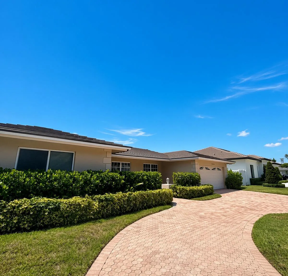 3 bed, 3.0 bath, 2115 sqft, $6,499 — Photo 2
