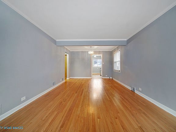 4th image of 7523 N Oketo Ave
