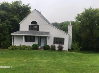 2 Arrowwood Ln, Galena, IL 61036