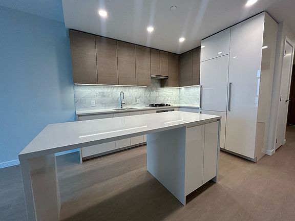 3rd image of 2108 Gilmore Ave #4909