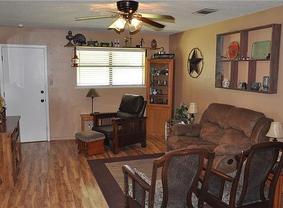 3rd image of 102 Bowie Cir