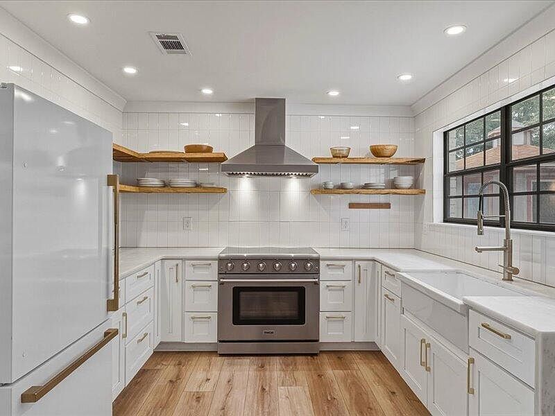 1st image of 1918 Vizcaya Dr