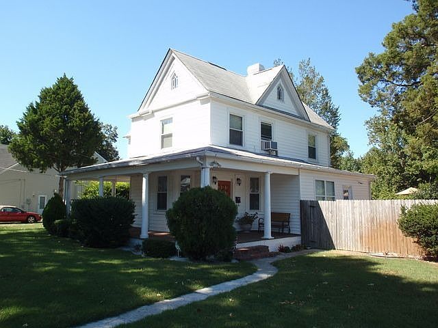 2nd image of 1100 Green St