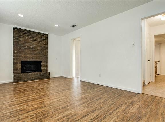 4th image of 2415 Meadow Ln