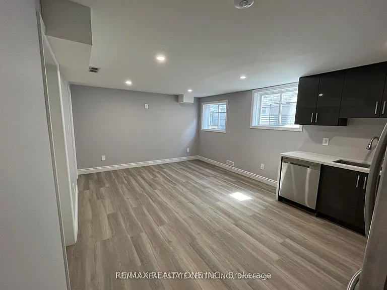 1573 Horseshoe Cres #LOWER — Photo 4