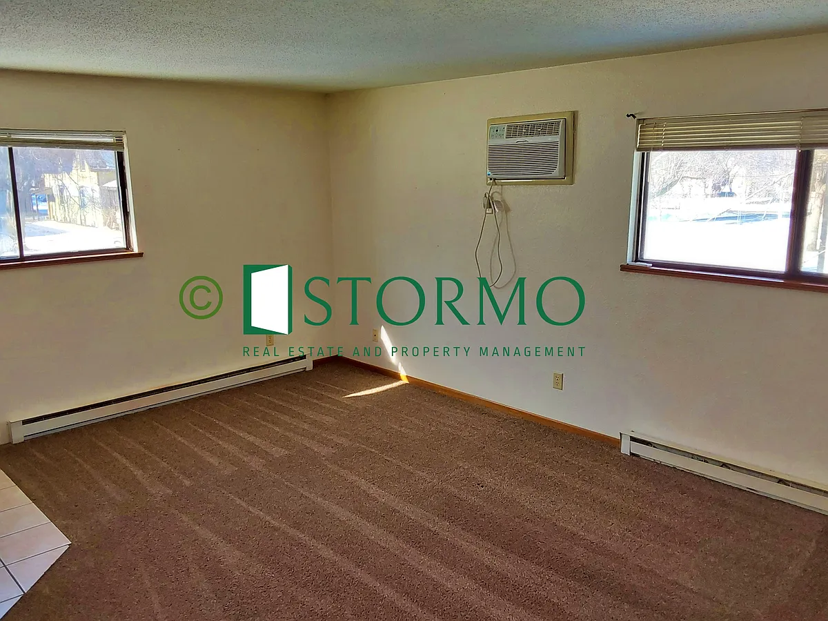 Building Photo - 525 14th St S #4